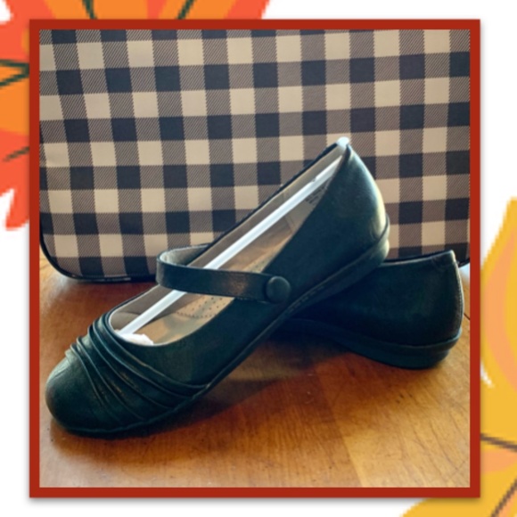 Mary Jane's - Picture 2 of 6